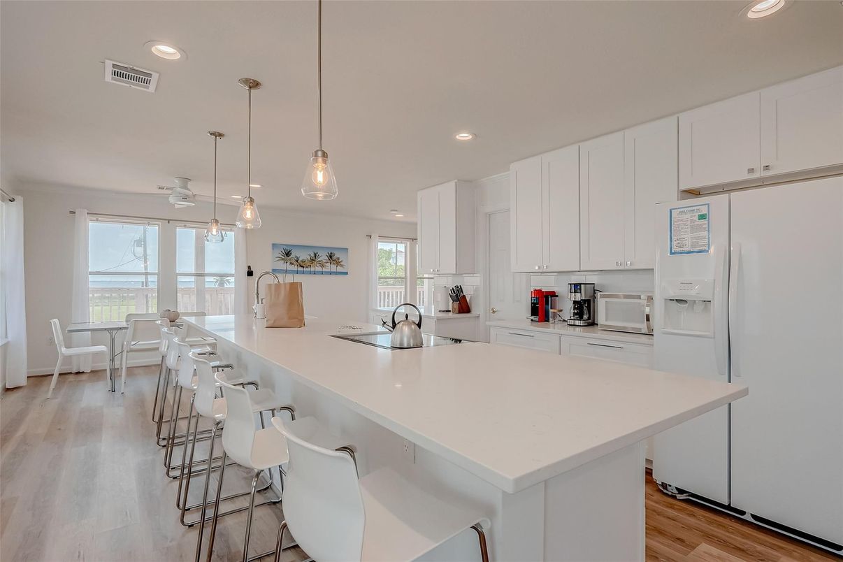 Dining room, Interior, Kitchen, Pendant Lights, Recessed Lighting, Wood Texture Flooring
