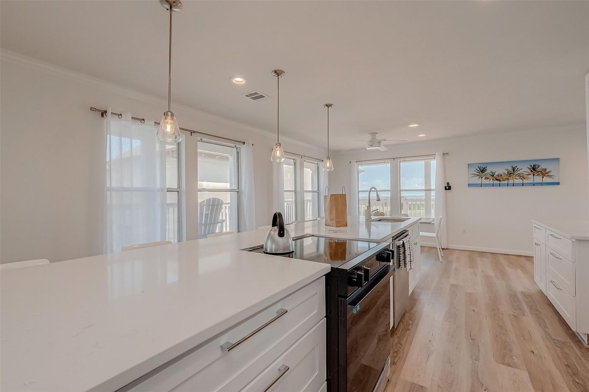 Dining room, Interior, Kitchen, Pendant Lights, Recessed Lighting, Wood Texture Flooring