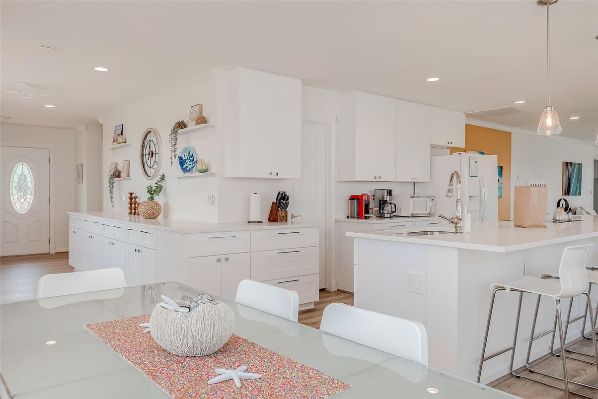 Interior, Kitchen, Pendant Lights, Recessed Lighting, Wood Texture Flooring