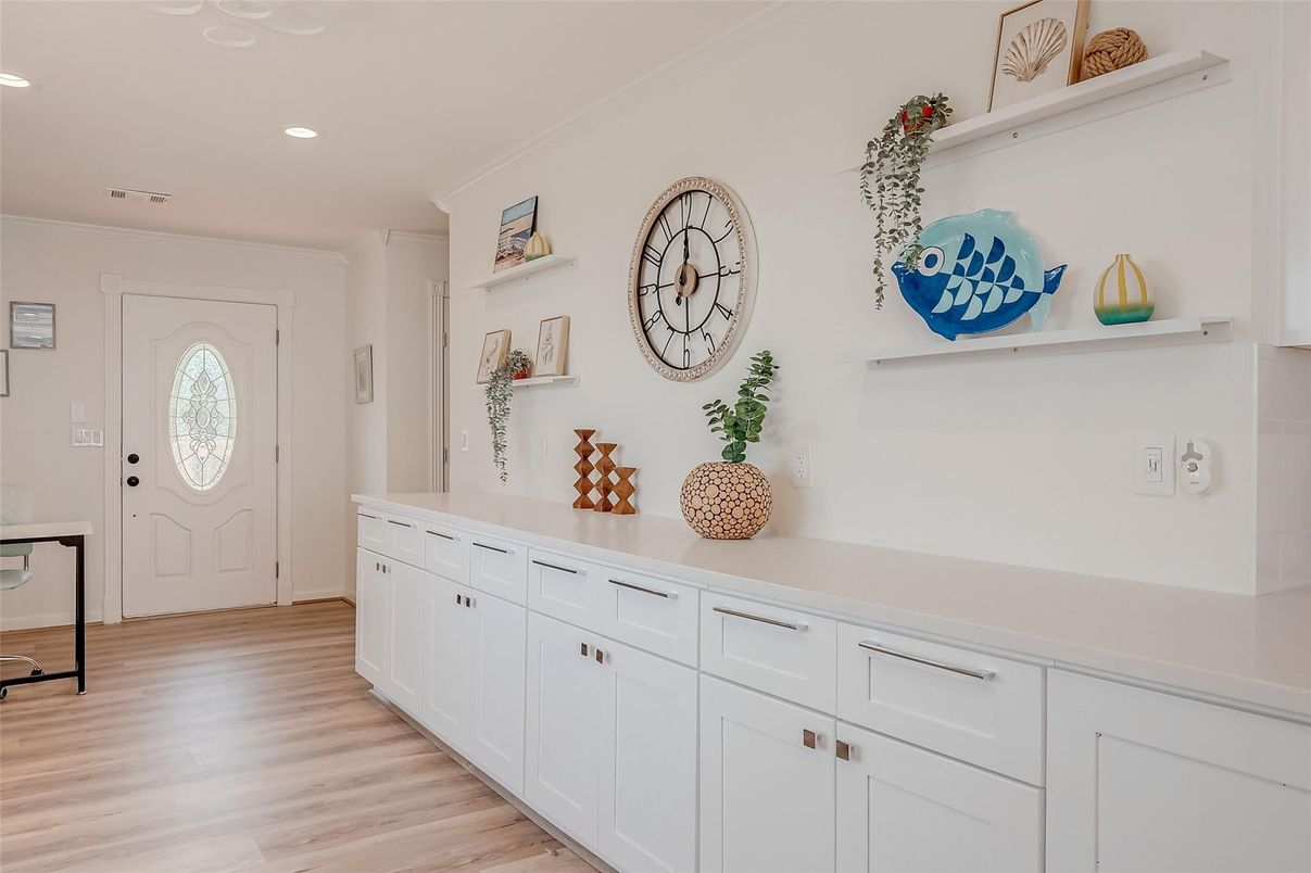 Interior, Recessed Lighting, Wood Texture Flooring