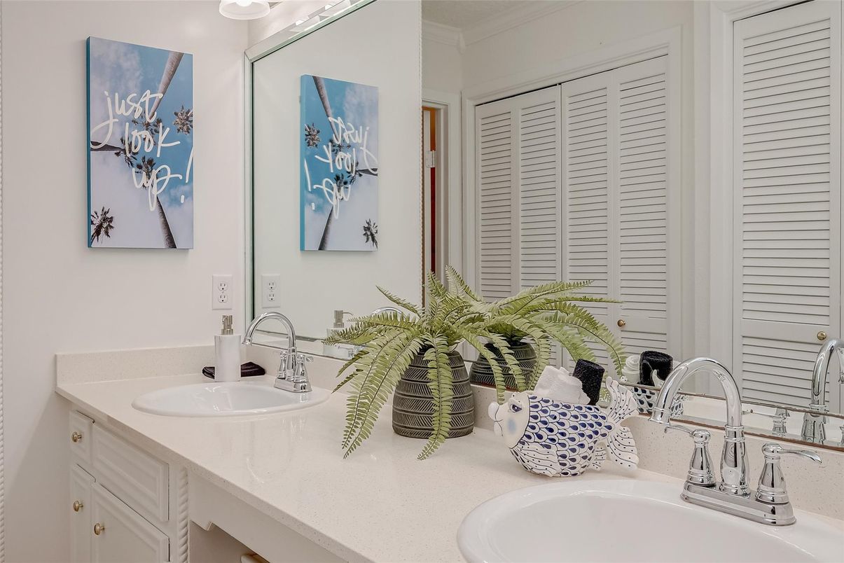 Bathroom, Dual Sink Vanities, Interior
