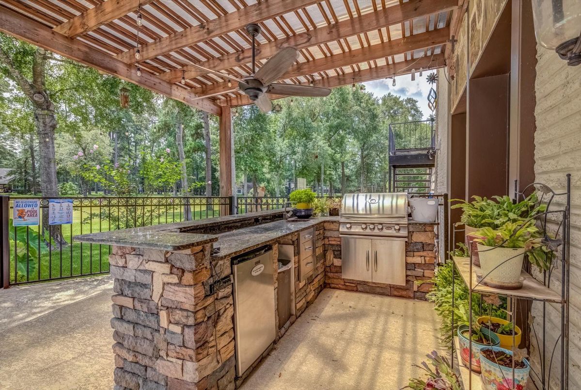 Exterior, Outdoor Kitchen