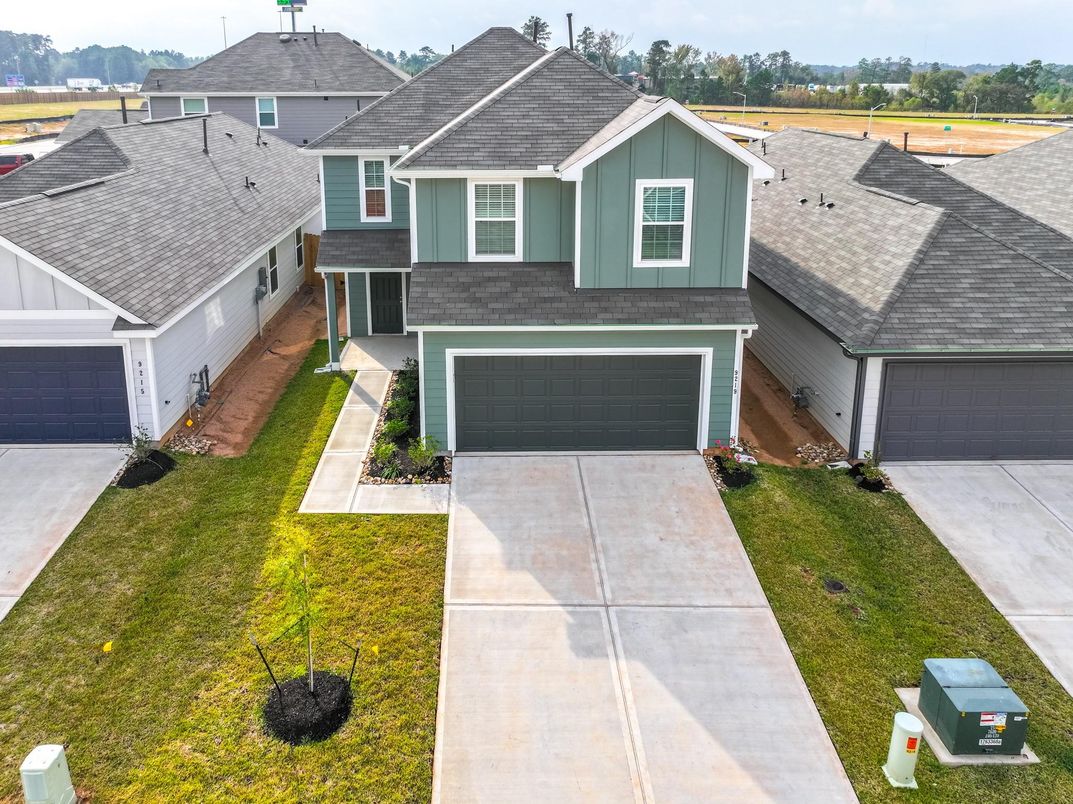 Attached, Exterior, Facade, American Craftsman