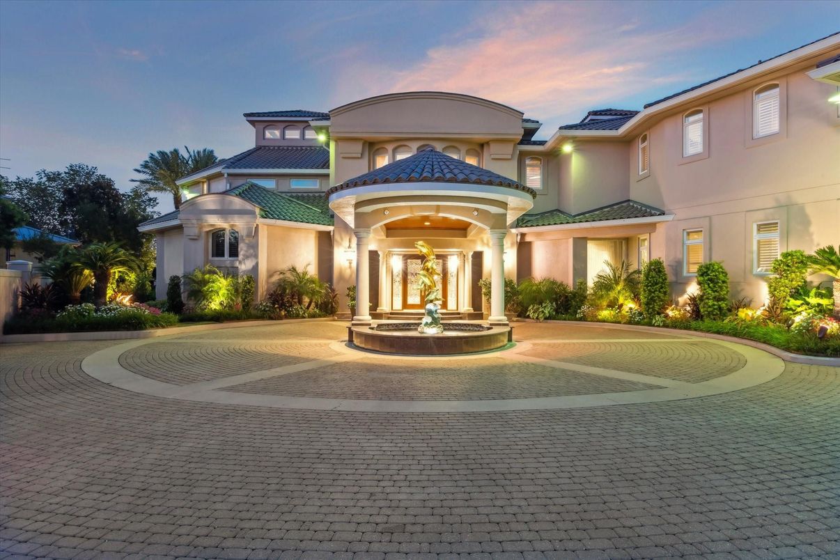 Exterior, Facade, Solar Panels, Mediterranean