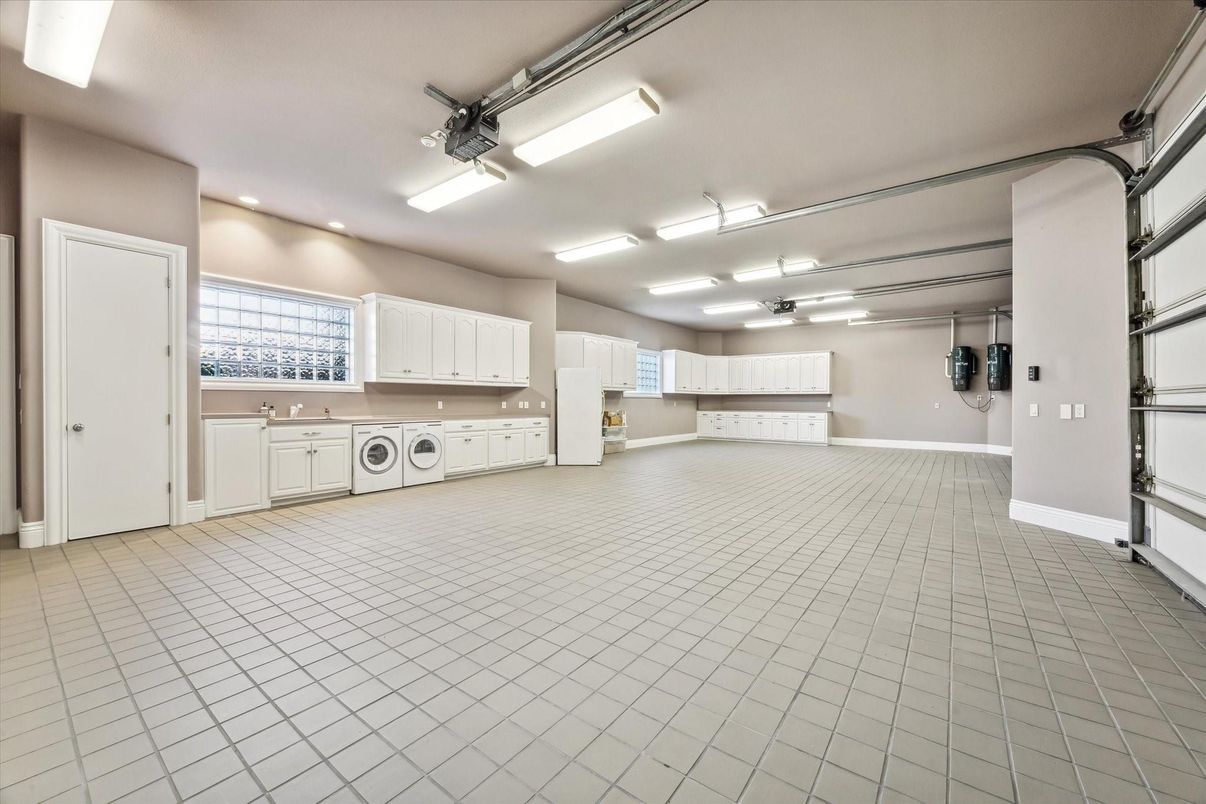 Interior, Kitchen, Recessed Lighting, Washer