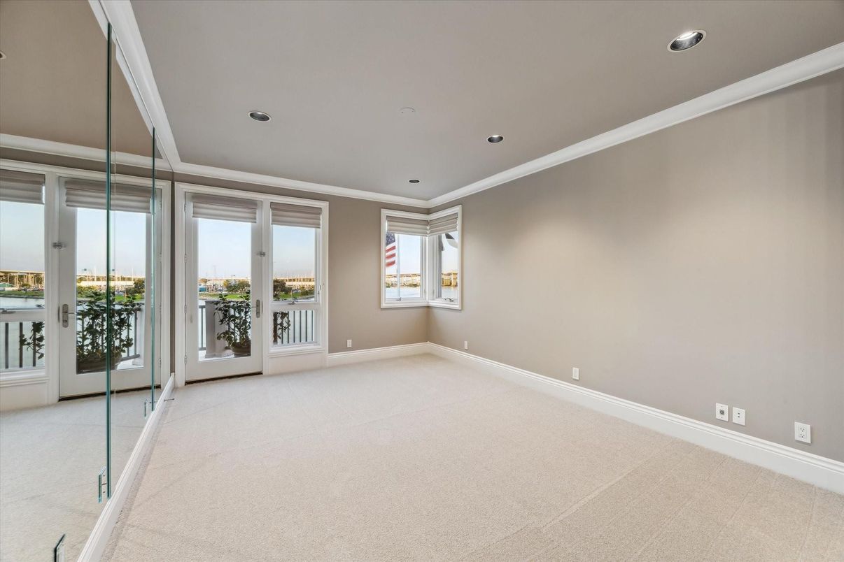 Empty room, Interior, Recessed Lighting