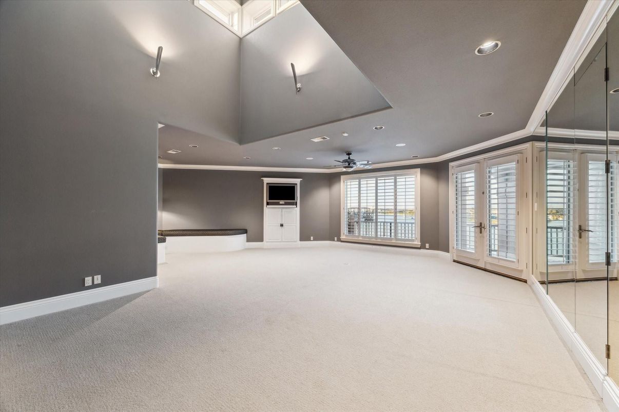 Empty room, Interior, Recessed Lighting