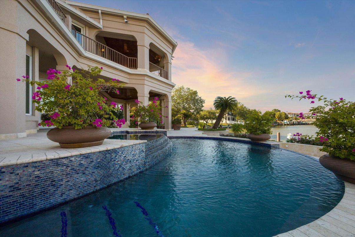 Exterior, Pool, Water