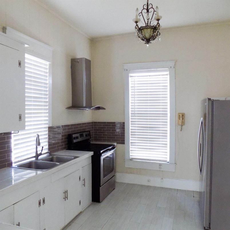 Chandelier, Interior, Kitchen, Wood Texture Flooring