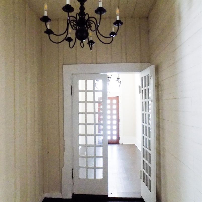 Chandelier, Interior