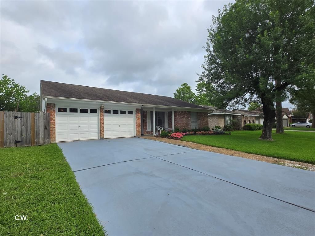 Attached, Exterior, Facade, Brick Facade, Ranch