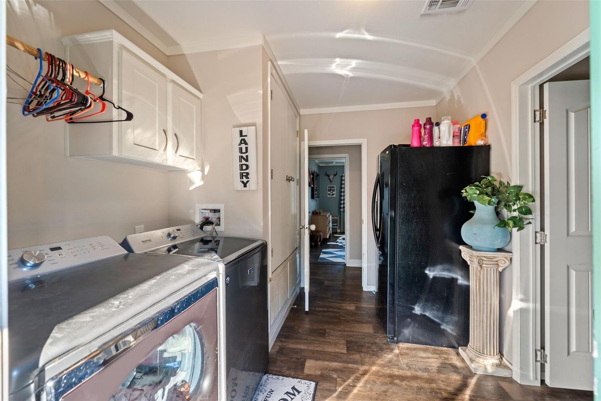 Interior, Washer, Wood Texture Flooring