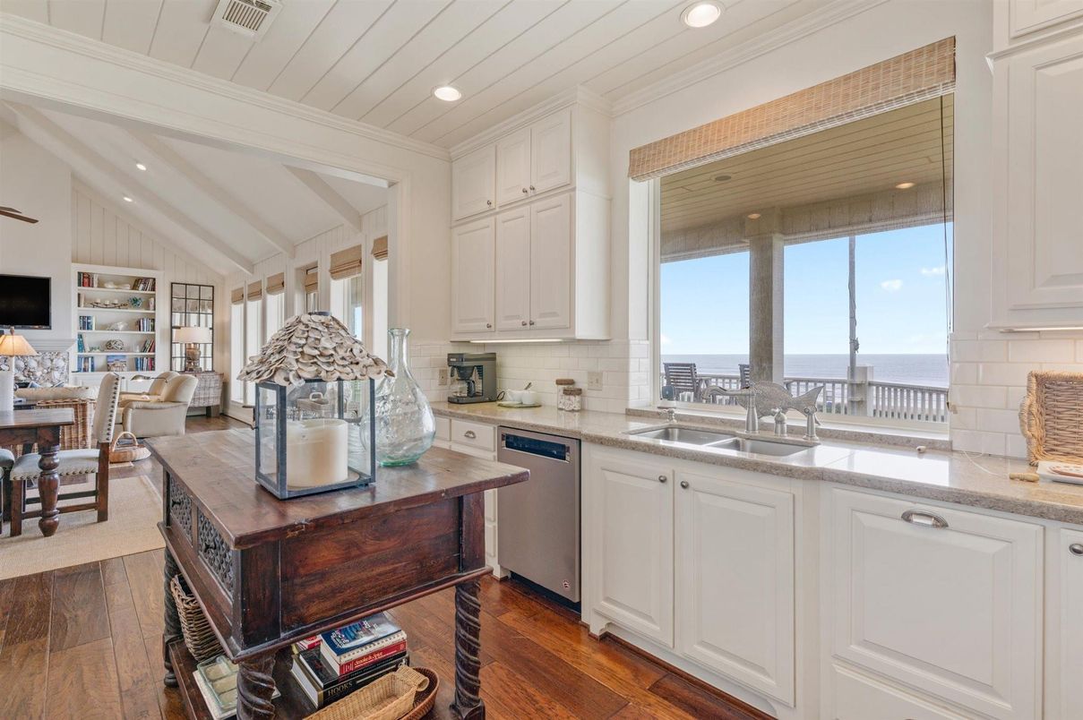 Dining room, Interior, Kitchen, Recessed Lighting, Water, Wood Texture Flooring