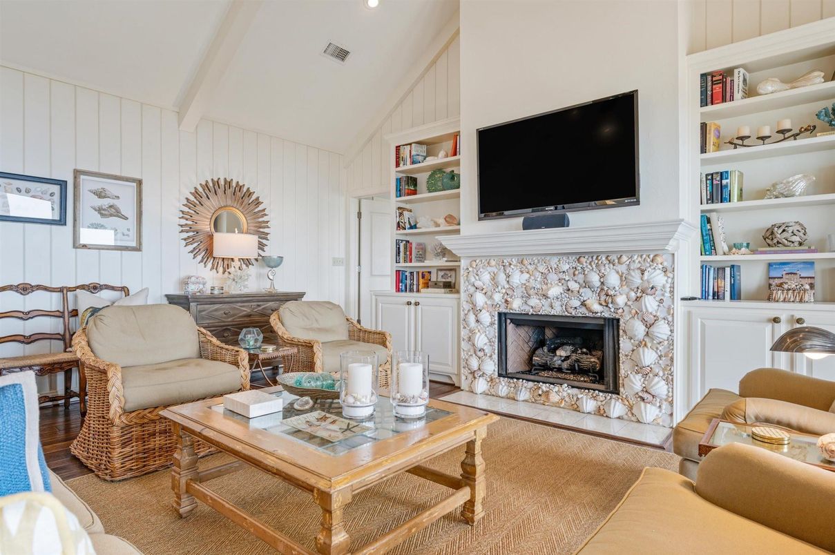 Fireplace, Interior, Living room