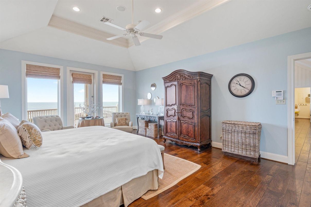 Bedroom, Interior, Recessed Lighting, Water, Wood Texture Flooring