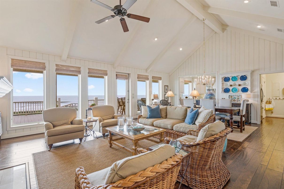 Chandelier, Dining room, Interior, Living room, Recessed Lighting, Water, Wood Texture Flooring