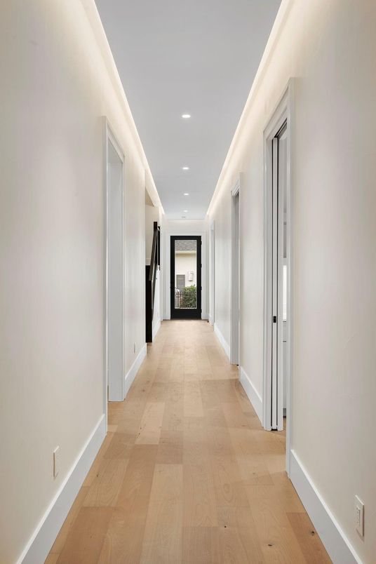 Interior, Recessed Lighting, Wood Texture Flooring