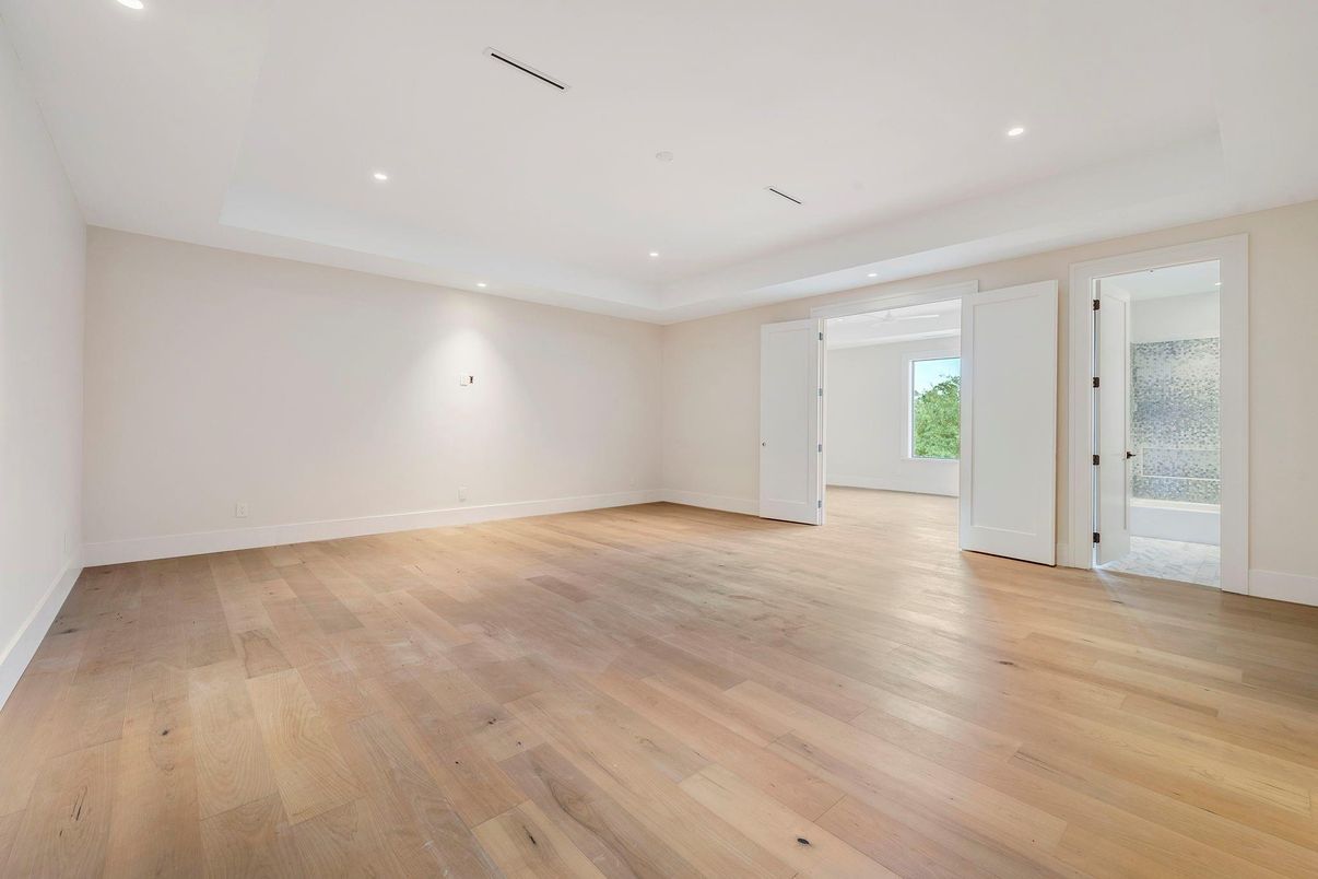 Empty room, Interior, Recessed Lighting, Wood Texture Flooring