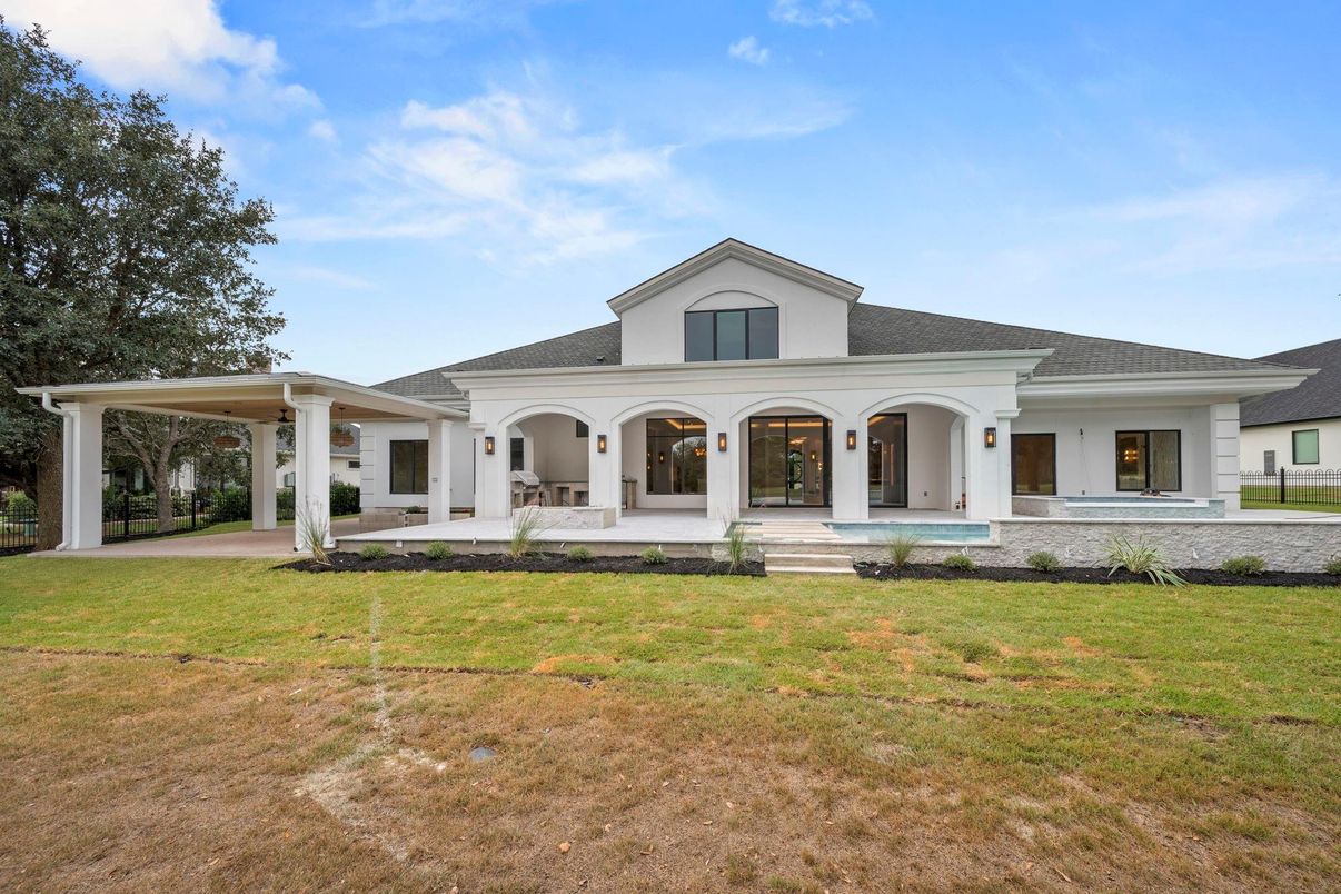 Backyard, Exterior, Facade, Ranch