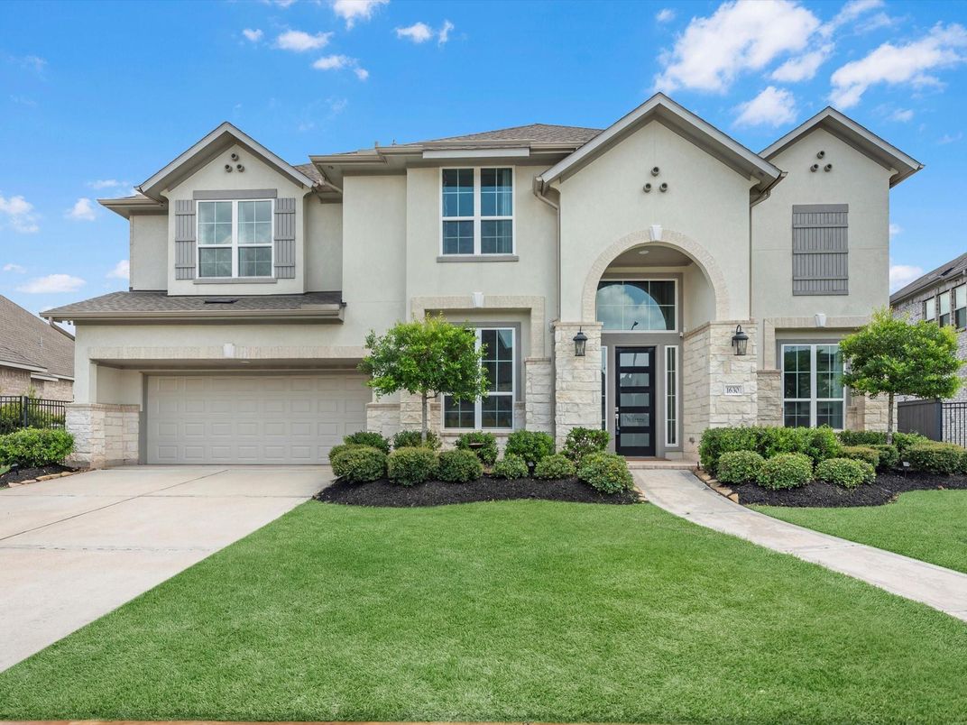 Attached, Exterior, Facade, Spanish Mediterranean