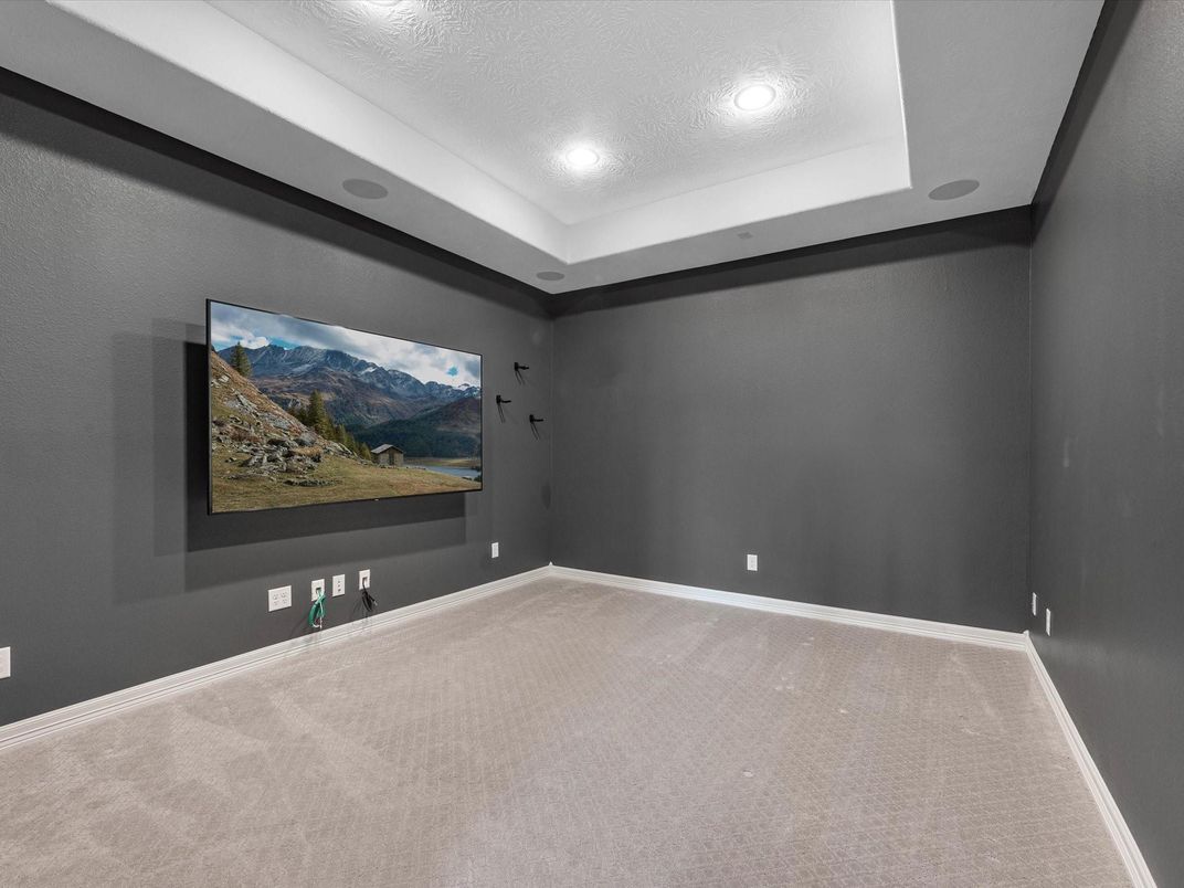 Empty room, Interior, Recessed Lighting