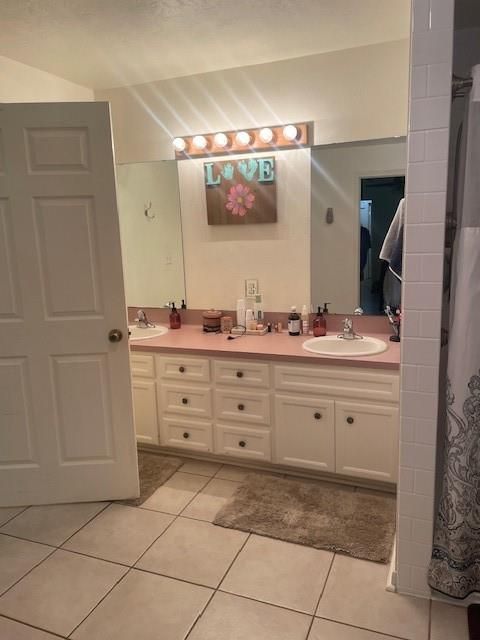 Bathroom, Dual Sink Vanities, Interior