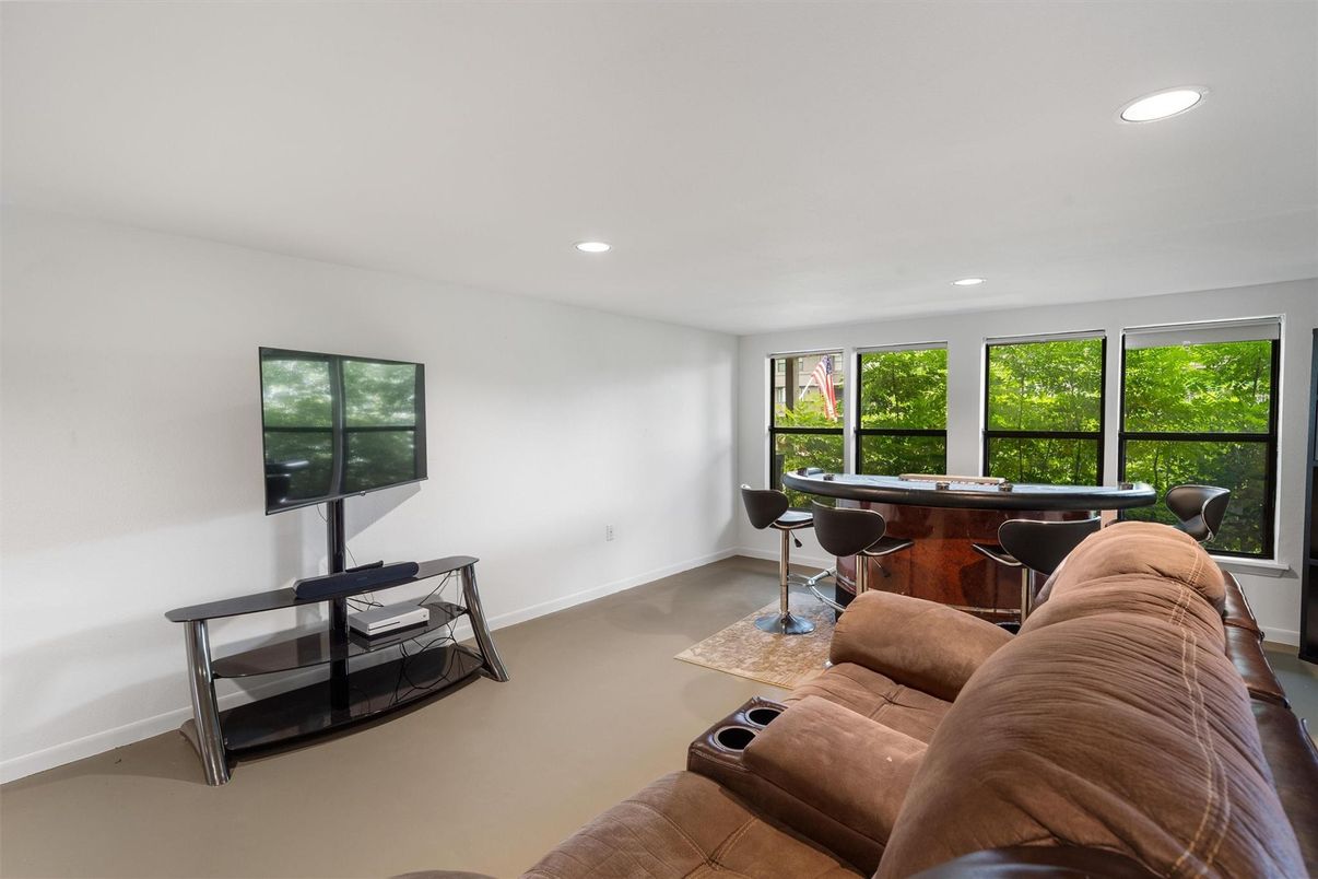 Dining room, Interior, Living room, Recessed Lighting