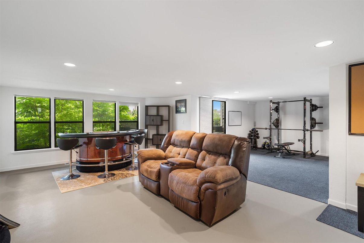 Fitness Equipment, Interior, Living room, Recessed Lighting