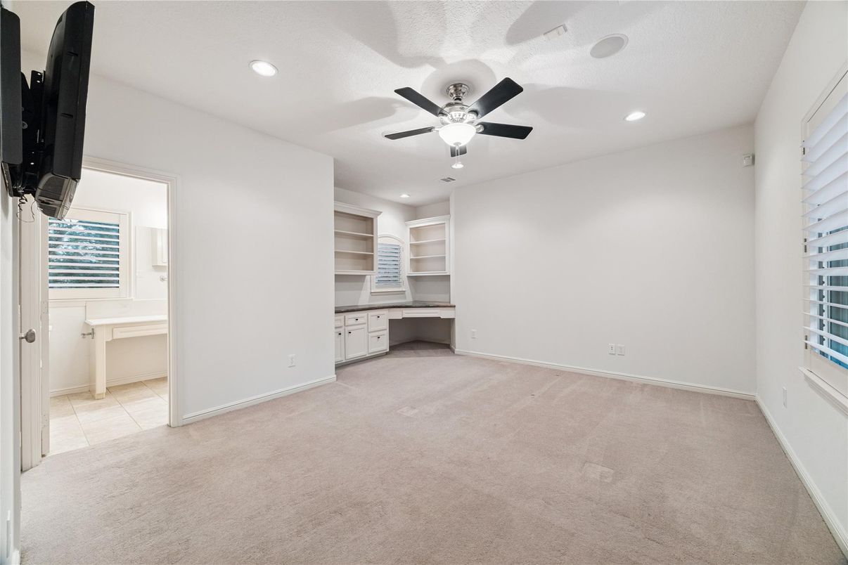 Bathroom, Empty room, Interior, Recessed Lighting