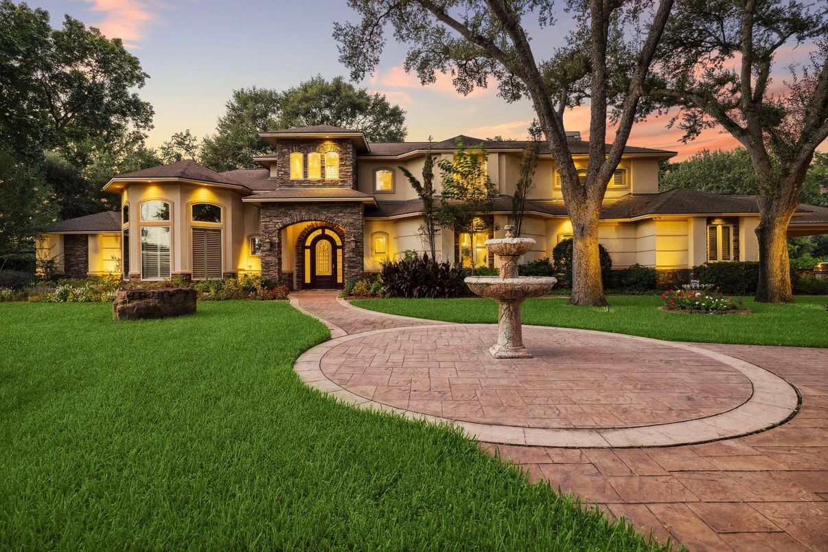 Backyard, Exterior, Facade, Mediterranean