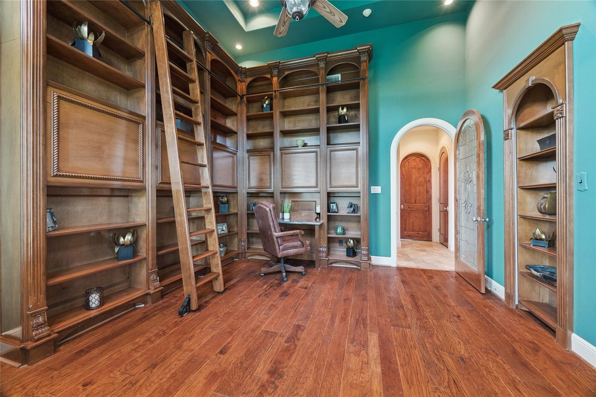 Home Office, Interior, Recessed Lighting, Wood Texture Flooring