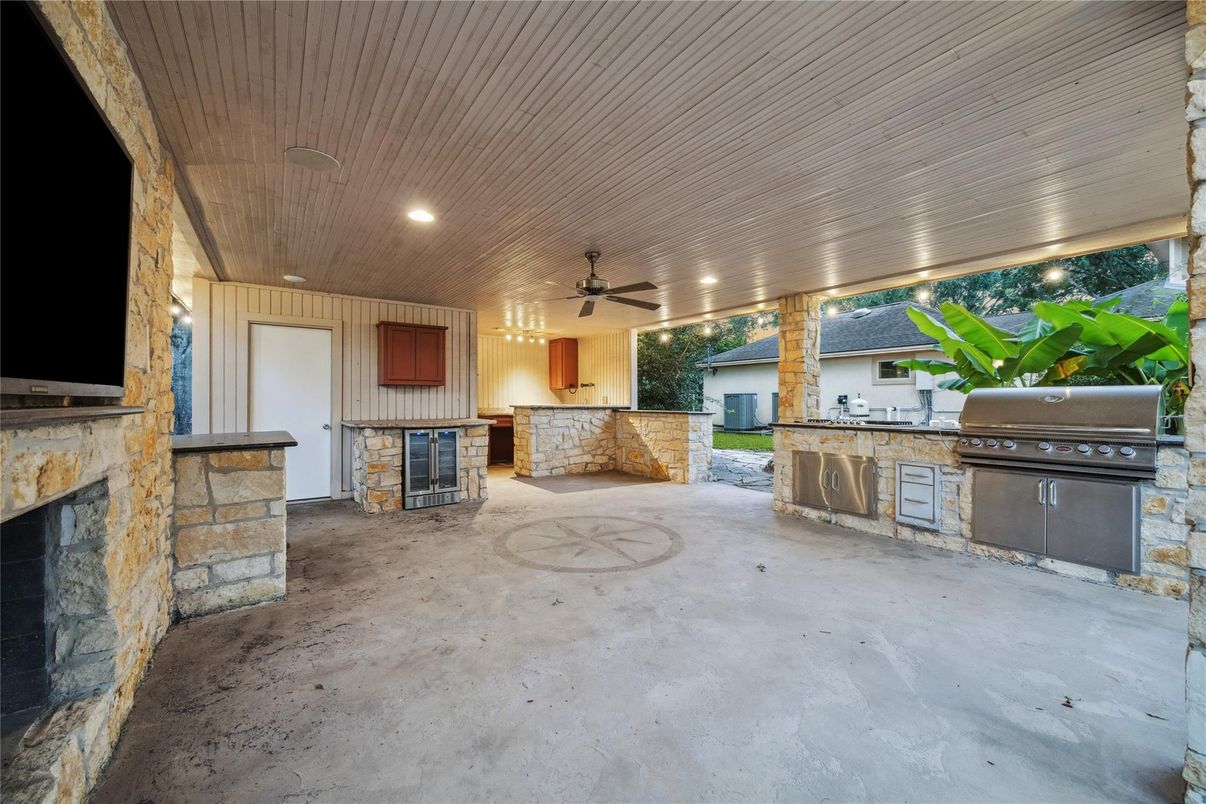 Exterior, Outdoor Kitchen