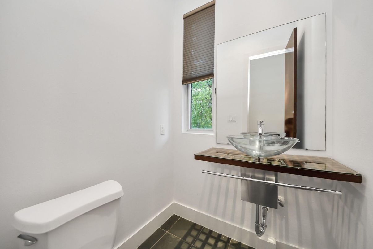 DE Listing image placeholder