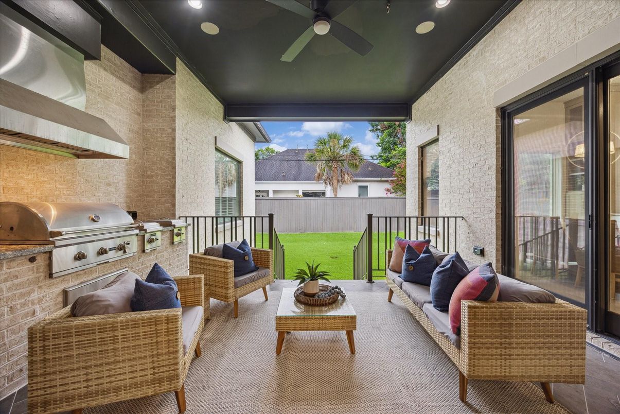 Exterior, Outdoor Kitchen