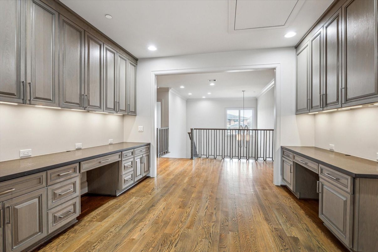 Interior, Recessed Lighting, Wood Texture Flooring