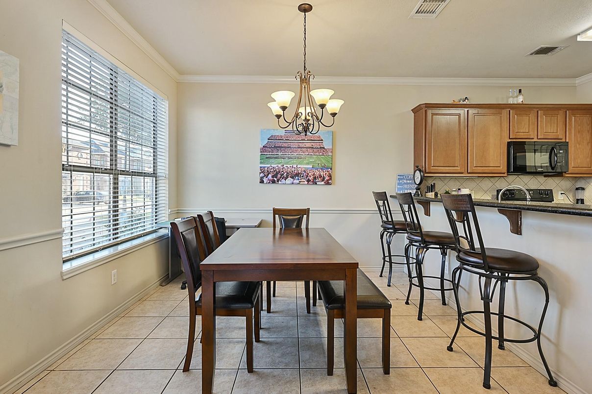 Chandelier, Dining room, Interior, Kitchen