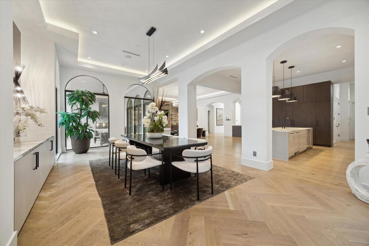 Dining room, Interior, Kitchen, Pendant Lights, Recessed Lighting, Wood Texture Flooring
