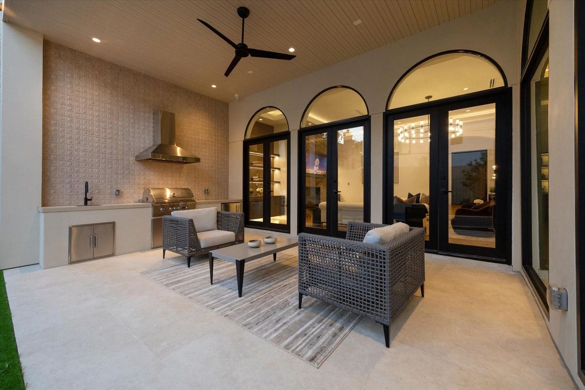 Exterior, Outdoor Kitchen, Recessed Lighting