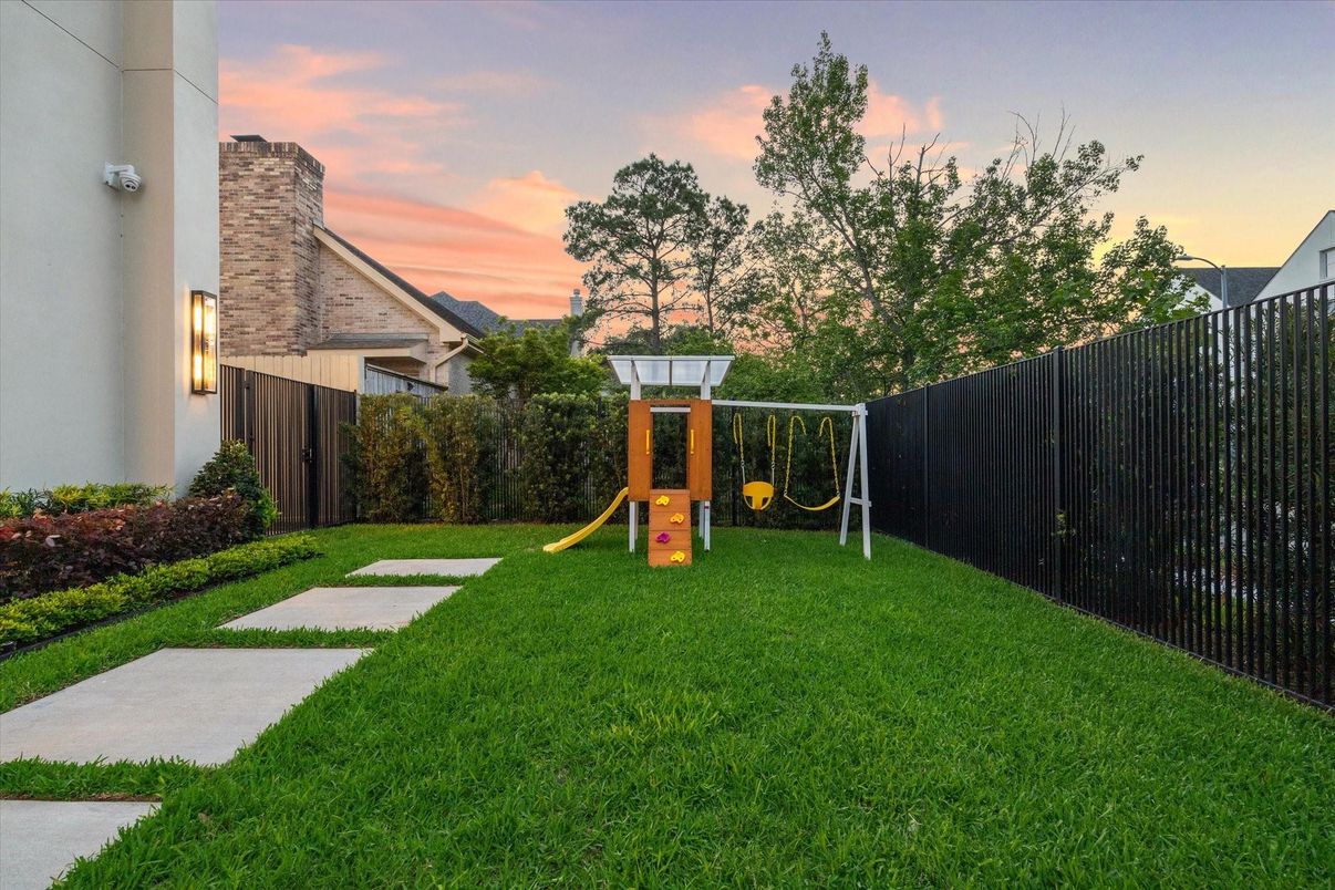 Backyard, Exterior, Playground