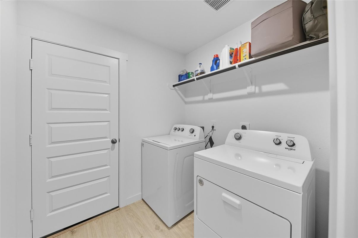 Interior, Utility Closets, Washer, Wood Texture Flooring