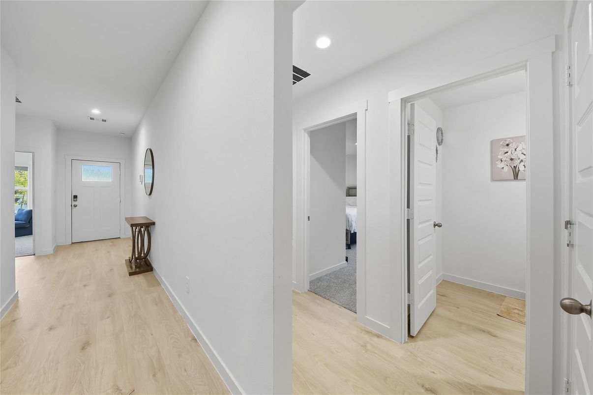 Interior, Recessed Lighting, Wood Texture Flooring