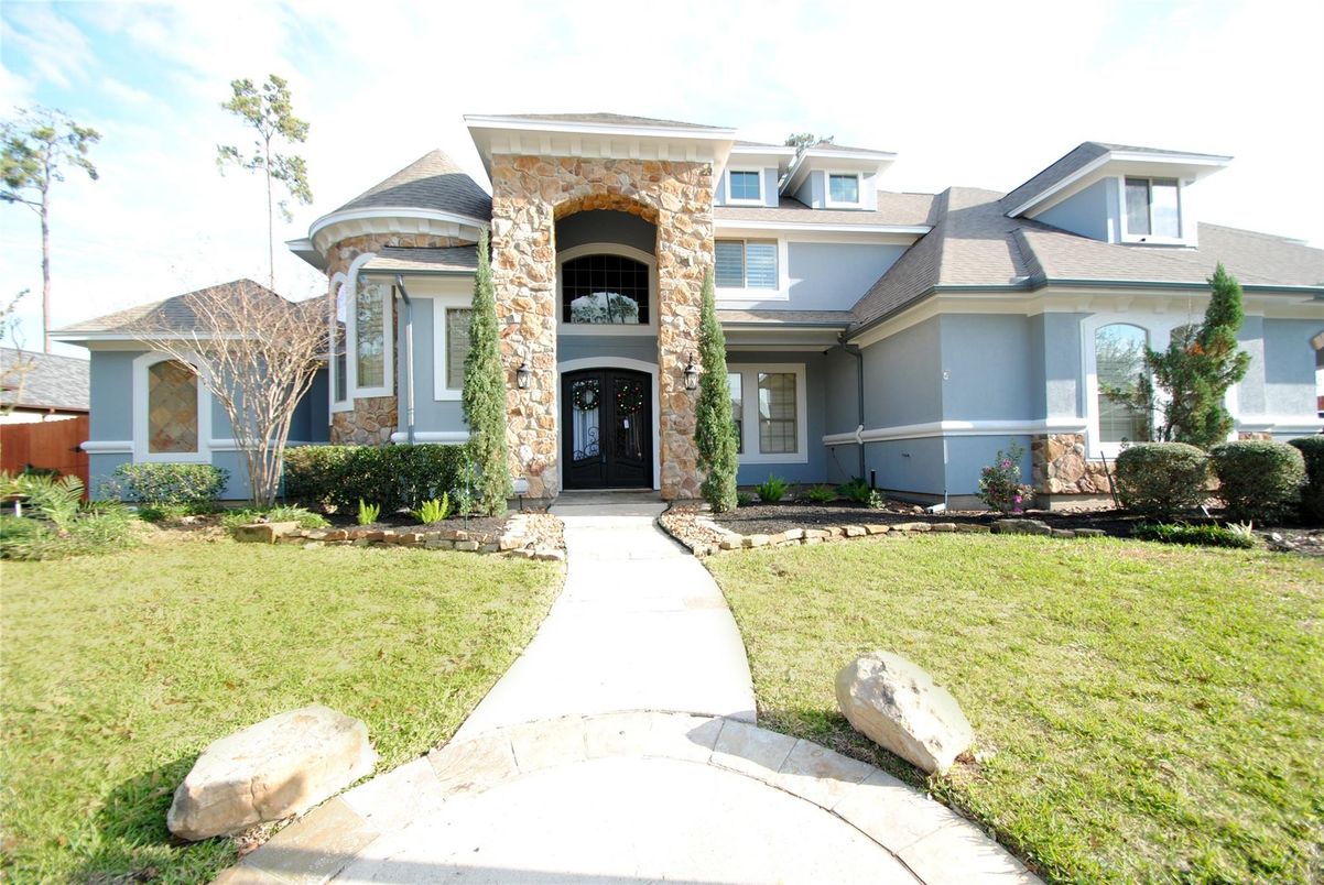 Exterior, Facade, Mediterranean