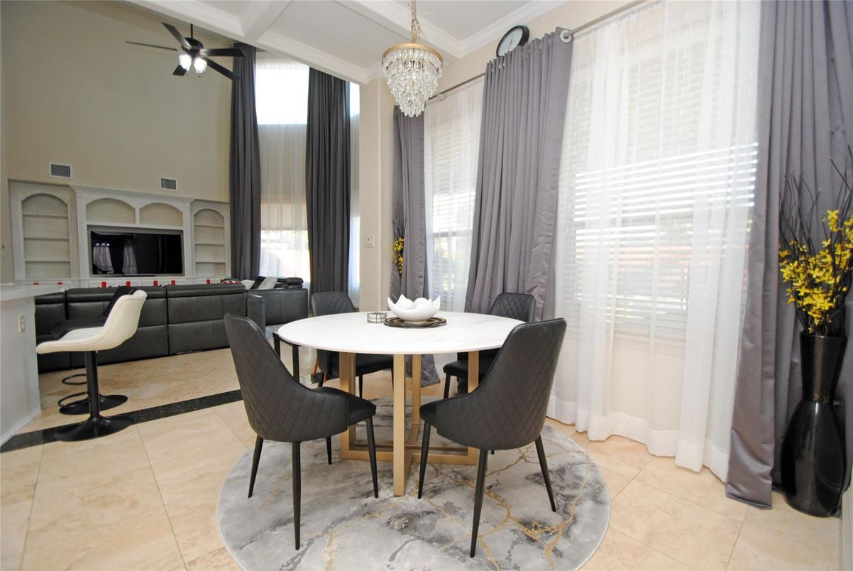 Chandelier, Dining room, Interior