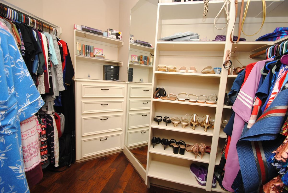 Interior, Walk-in Closets, Wood Texture Flooring