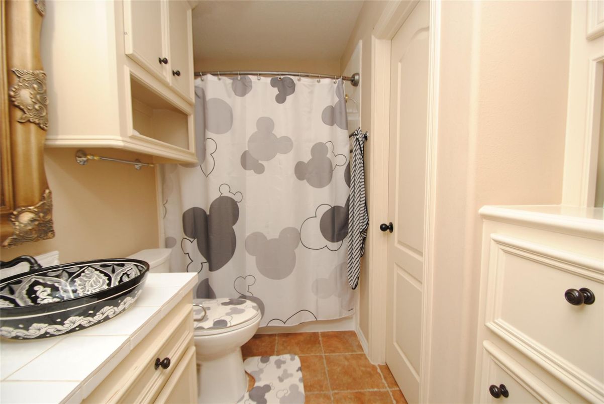 Bathroom, Interior, Tile Countertops