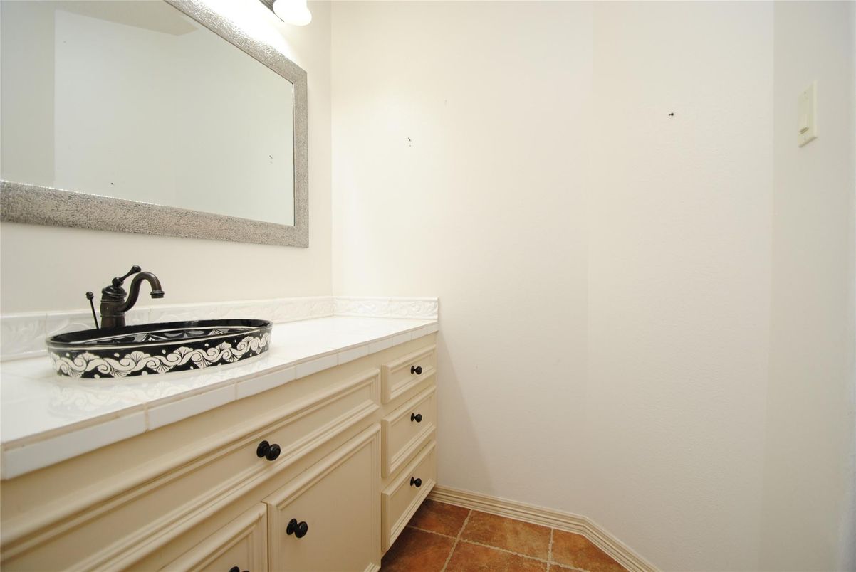 Bathroom, Interior, Tile Countertops