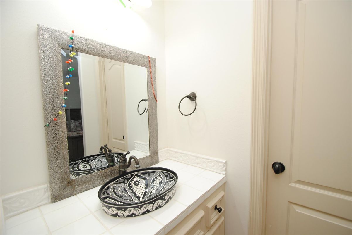 Bathroom, Interior, Tile Countertops