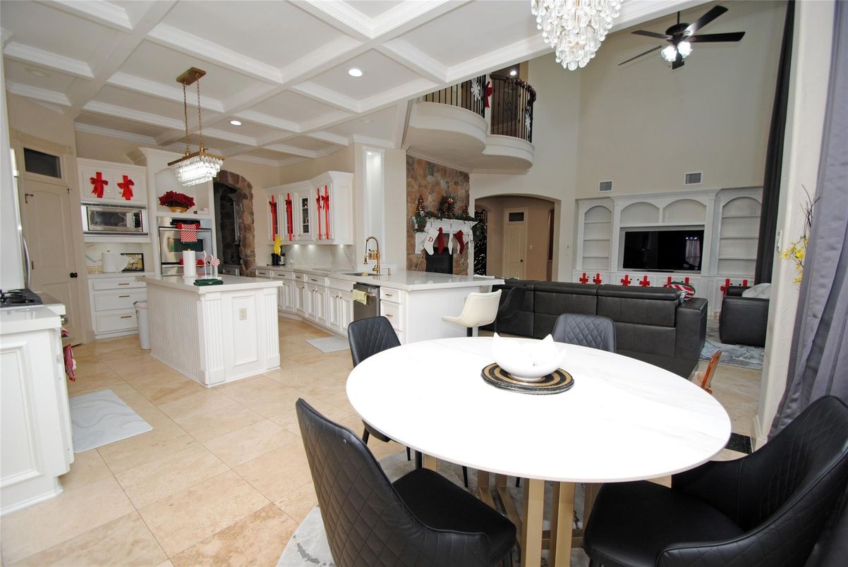 Chandelier, Dining room, Interior, Kitchen, Living room, Pendant Lights, Recessed Lighting