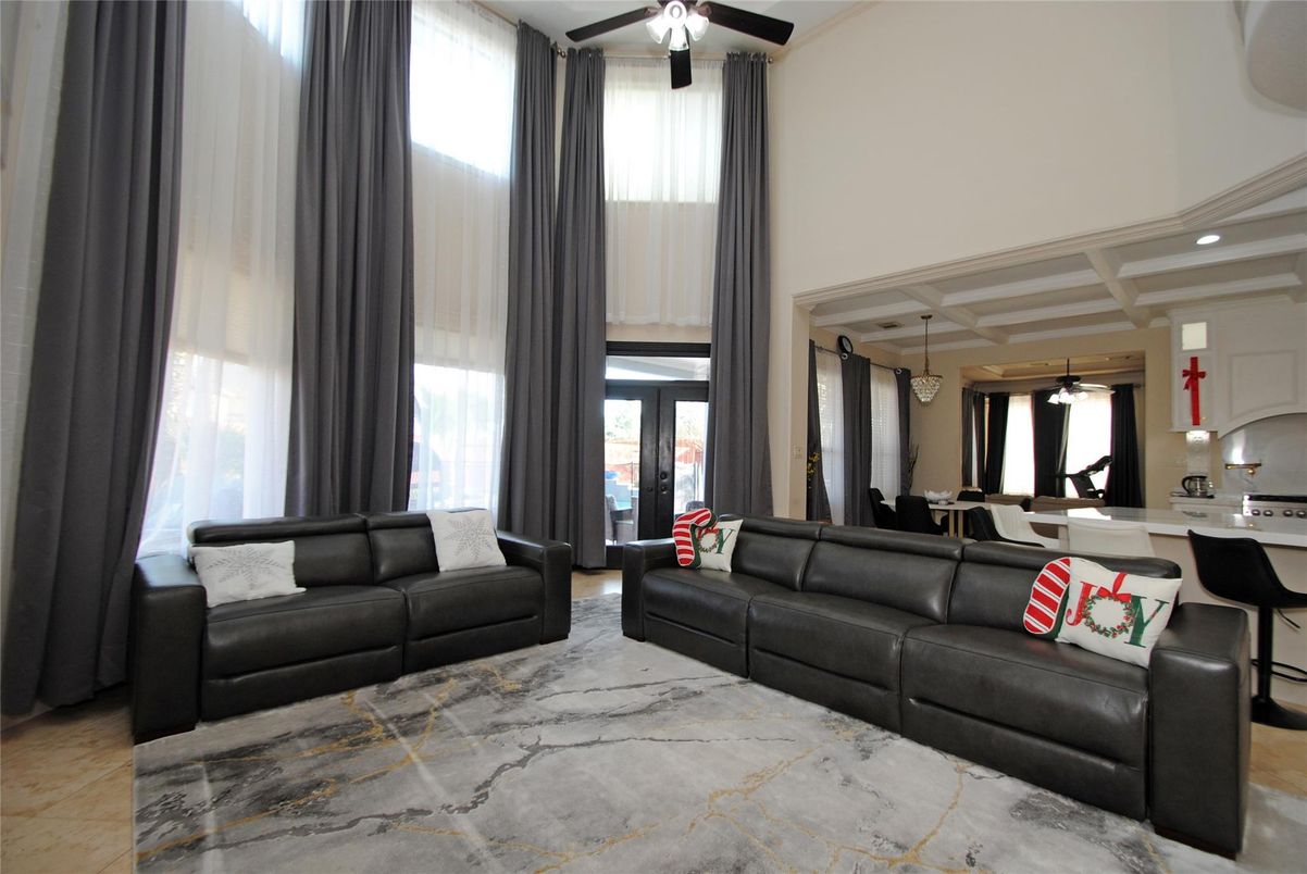 Interior, Living room, Pendant Lights, Recessed Lighting