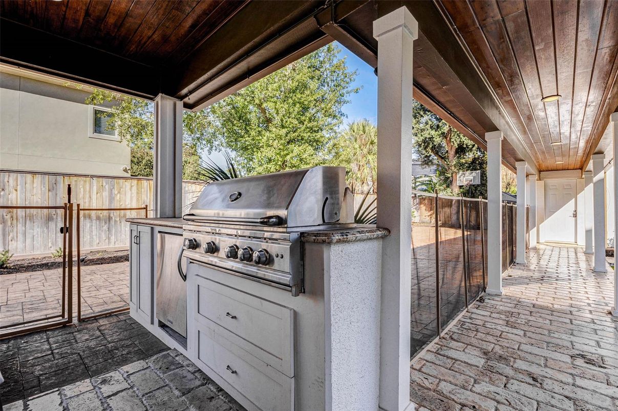 Exterior, Outdoor Kitchen